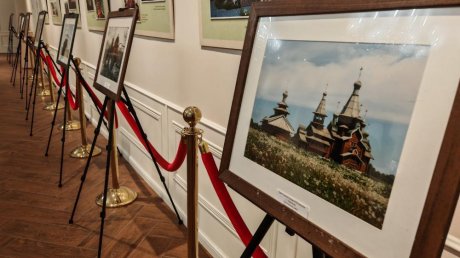 В Пензе работает бесплатная фотовыставка, посвященная храмам