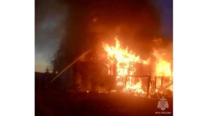 В Никольске огонь уничтожил крышу жилого дома