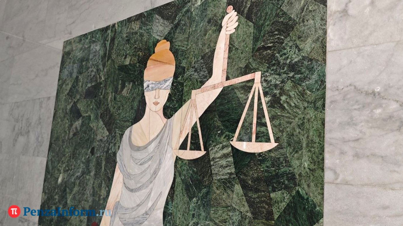 В Шемышейском районе женщина забралась в чужой дом за спиртом