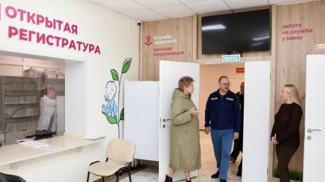 Губернатор оценил ход ремонта детской поликлиники в Кузнецке