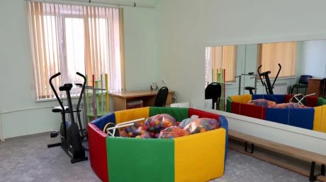 Губернатор оценил ход ремонта детской поликлиники в Кузнецке