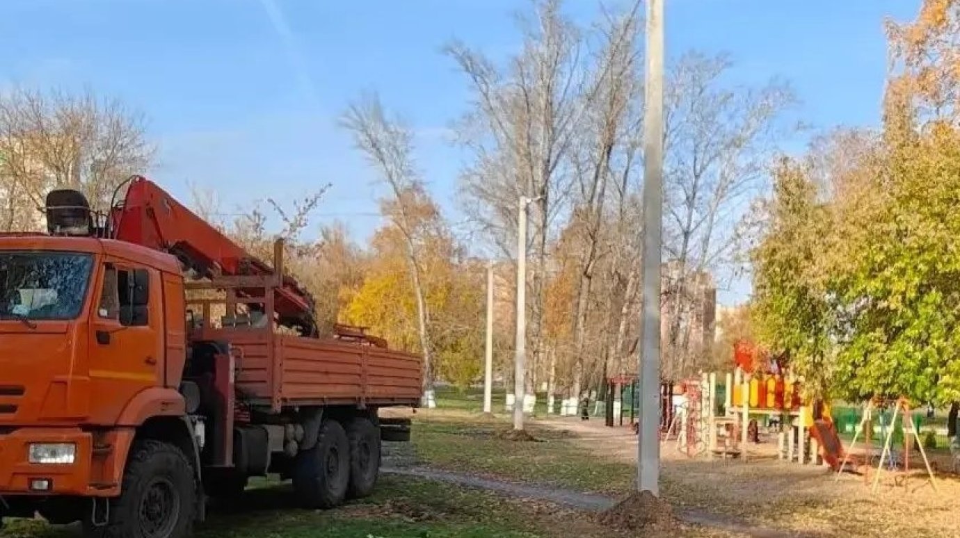 На улице Вадинской в Пензе обустроили освещение спортплощадки