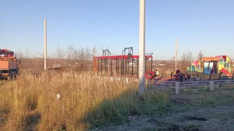 На улице Вадинской в Пензе обустроили освещение спортплощадки